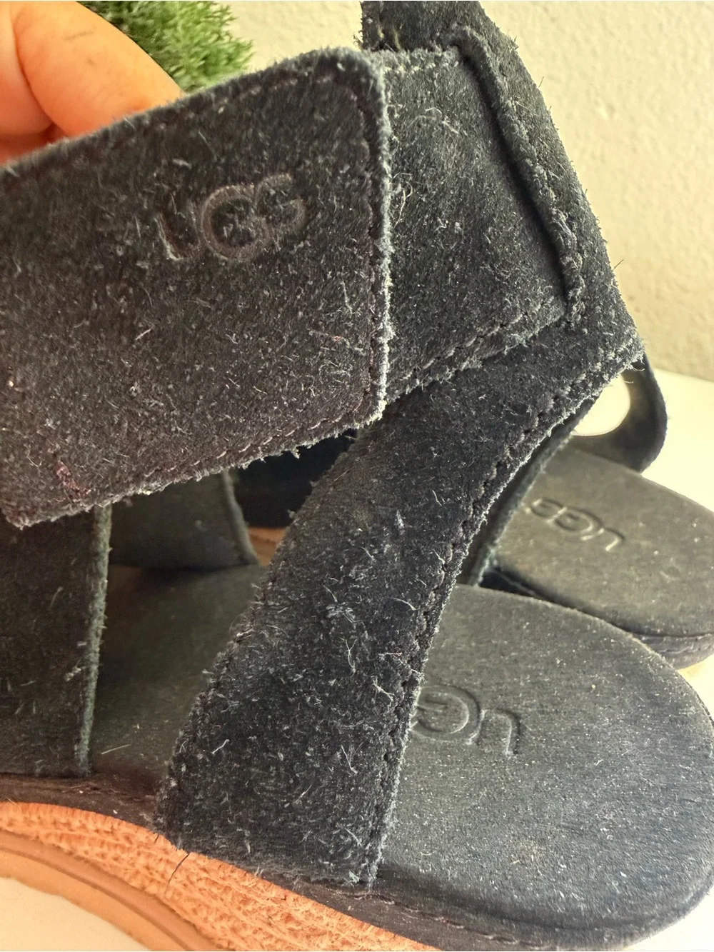 UGG lleana size 8.5 Black Suede Crisscross Espadrille Wedge Sandals